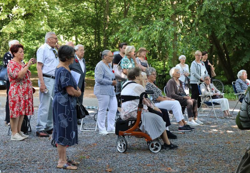 ../public/images/images/fotos/2021/Onthulling/Onthulling boom 19-06-2021 (1) aangepast.jpg